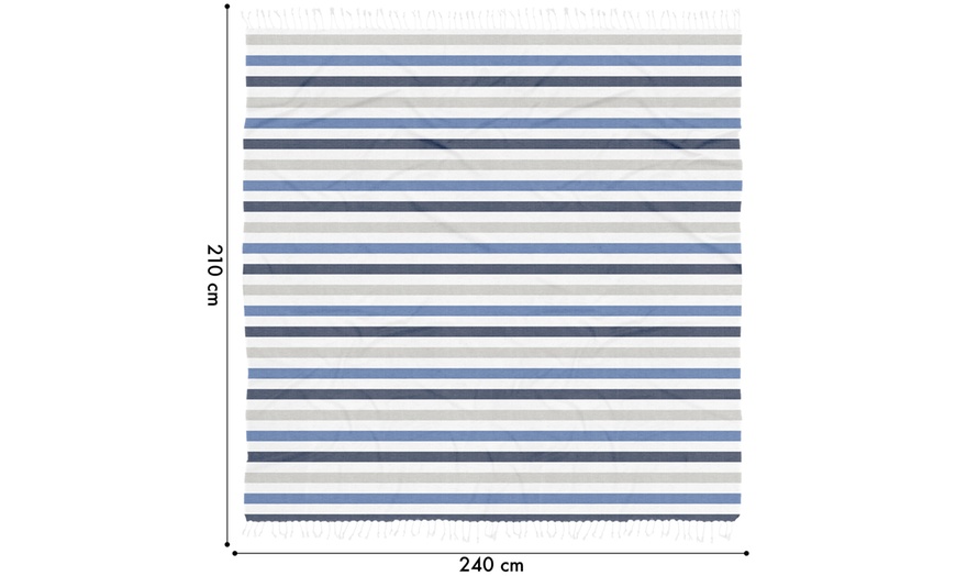 Image 7: Toalla de playa grande con diseño de rayas