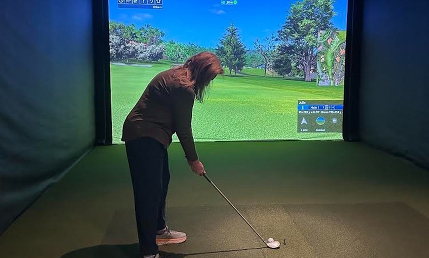 Image 2: Indoor Golf Meets Music Lounge: One or Two Hour Bay Rental for Up To 4