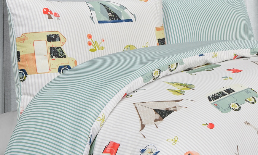 Image 7: Luxury Soft Reversible Camping Retreat Duvet Cover and Pillowcases