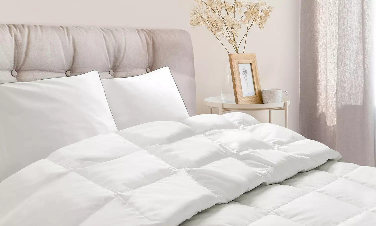 Couette moelleuse en plume d'oie, traitée anti-acariens de la marque Colibri - Primary Image