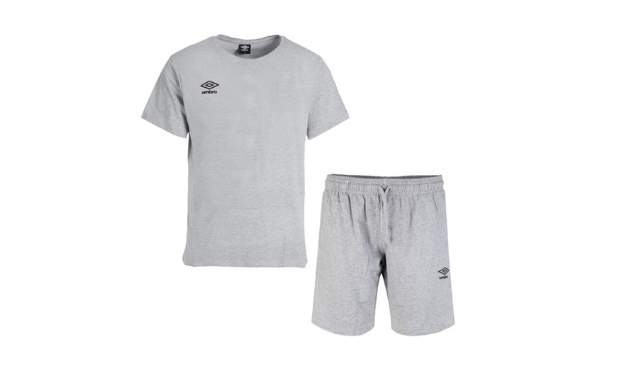 Image 7: Completo da uomo con maglietta e pantaloncini Umbro