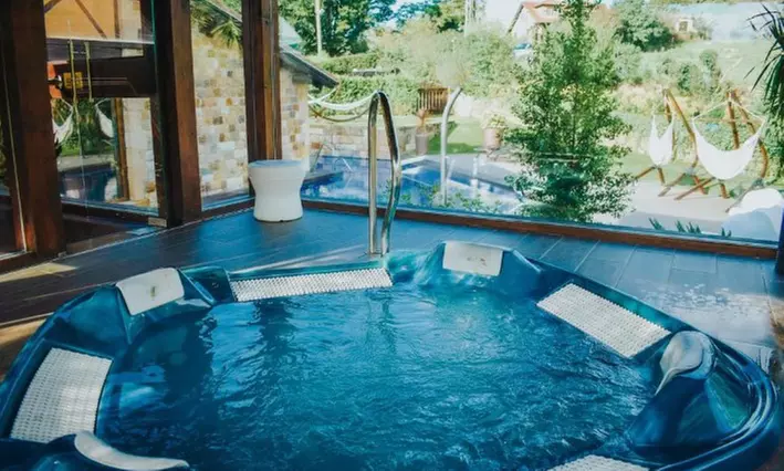 Santillana del Mar: 1 o 2 noches con desayuno, spa y entrada a museo