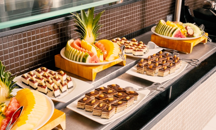 Image 4: Enjoy a Delicious 4* Iftar Buffet with Free-flowing Ramadan Beverages