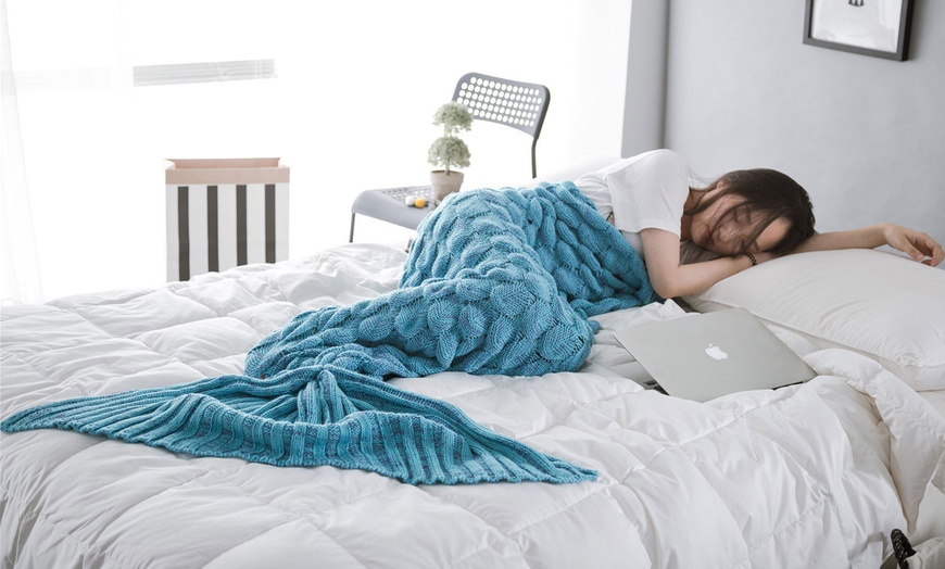 Image 4: Mermaid Tail Blanket