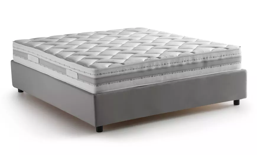 Image 11: Lit double "Silvia" avec matelas en option