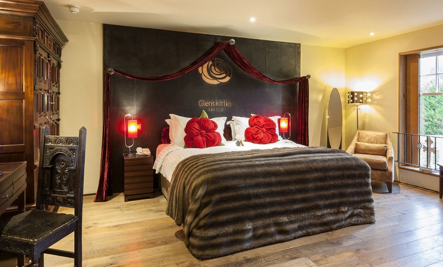 Image 1: Falkirk: Luxury Castle Stay with Breakfast and Gift