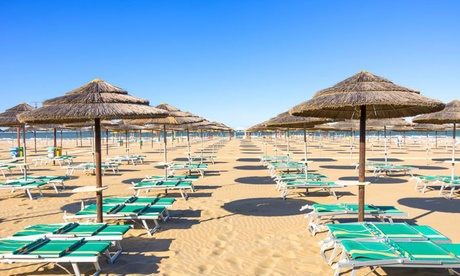 Miramare, Rimini: camera con colazione e ingresso alla piscina per 2 presso Hotel Executive La Fiorita 4*