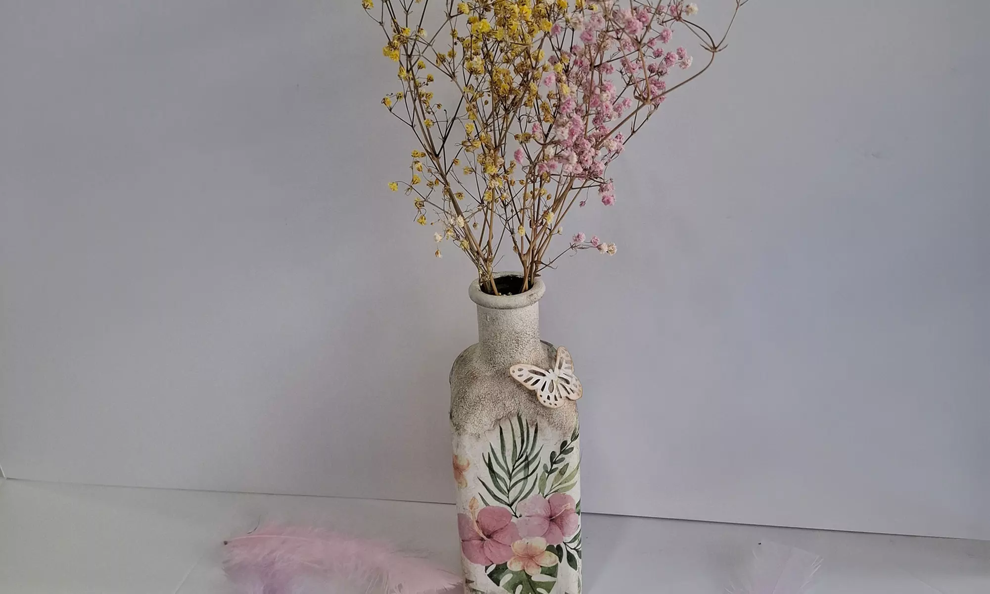 Taller de Decoupage con vino y aperitivo para 1 o 2 personas