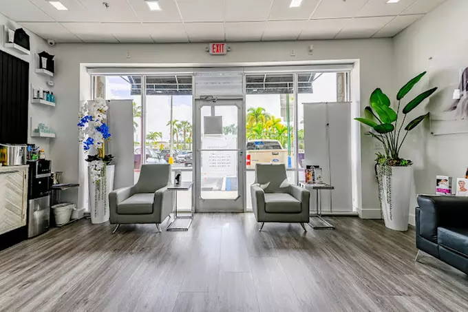 Experience eight sessions of ultrasonic fat reduction for a toned body