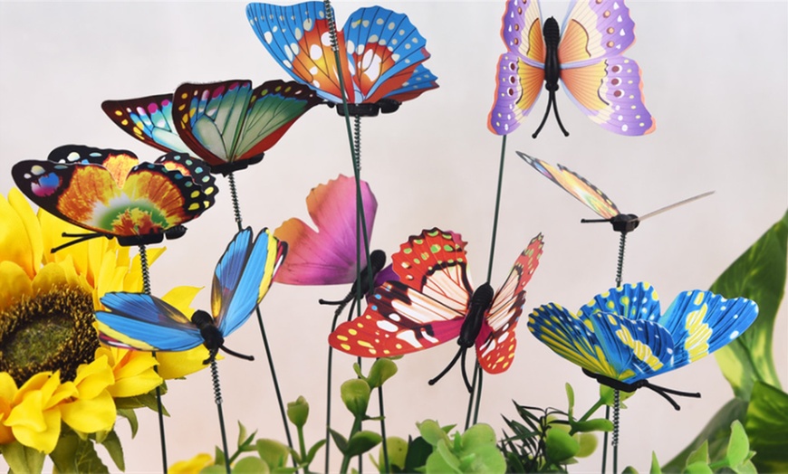 Image 5: 50 or 100 Colourful Butterflies Stakes Garden Yard Decoracion