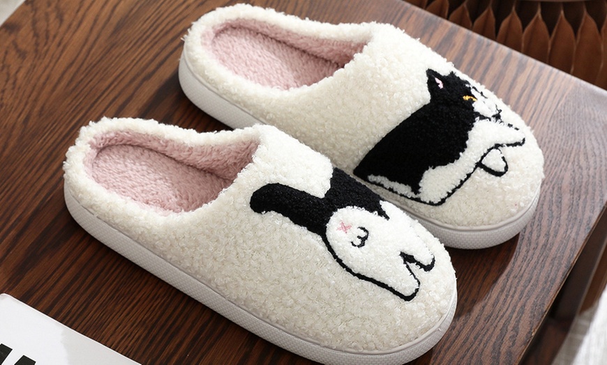 Image 9: Cartoon Animals Print Slippers 