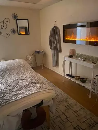 60 or 90-Minute Session: Swedish Massage, Back Scrub with Glow Facial