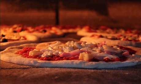 Menu italien en 3 services à la carte pour 2, 3 ou 4 personnes dès 29,99 € chez Pizza Bella à Bruxelles
