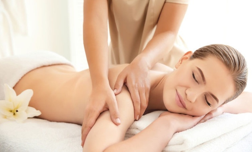 Image 1: Jusqu'à 39% de remise sur Massage - Californien chez Bora Bora