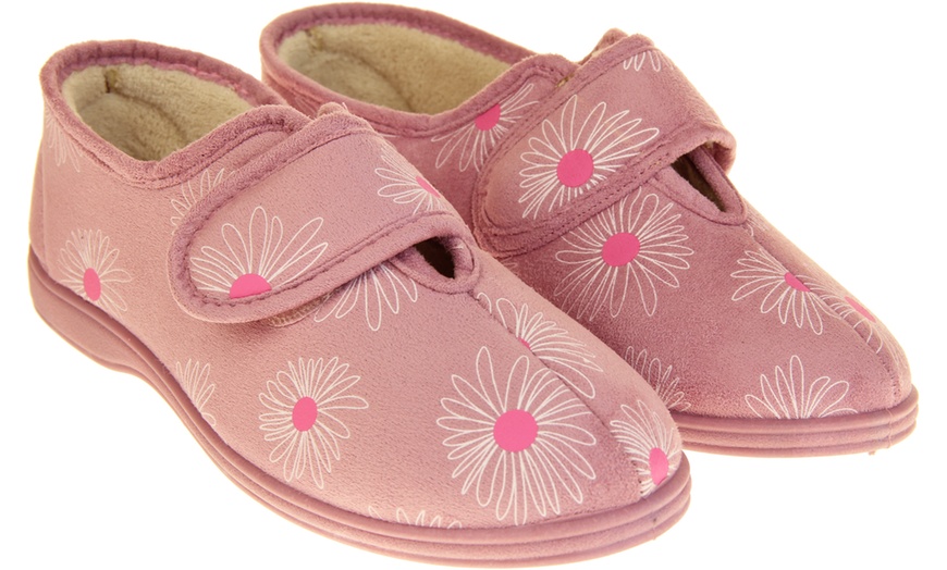 Image 17: Dunlop Slippers