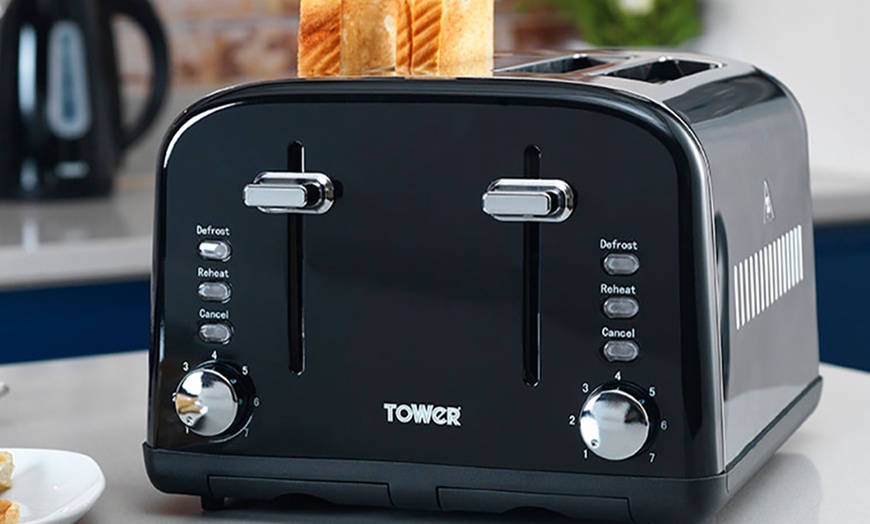 Image 8: Tower Kettle and Four-Slice Toaster