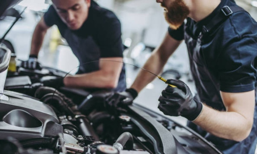 Image 3: Revisión y cambio de filtros en Talleres Mundo Motors Valencia