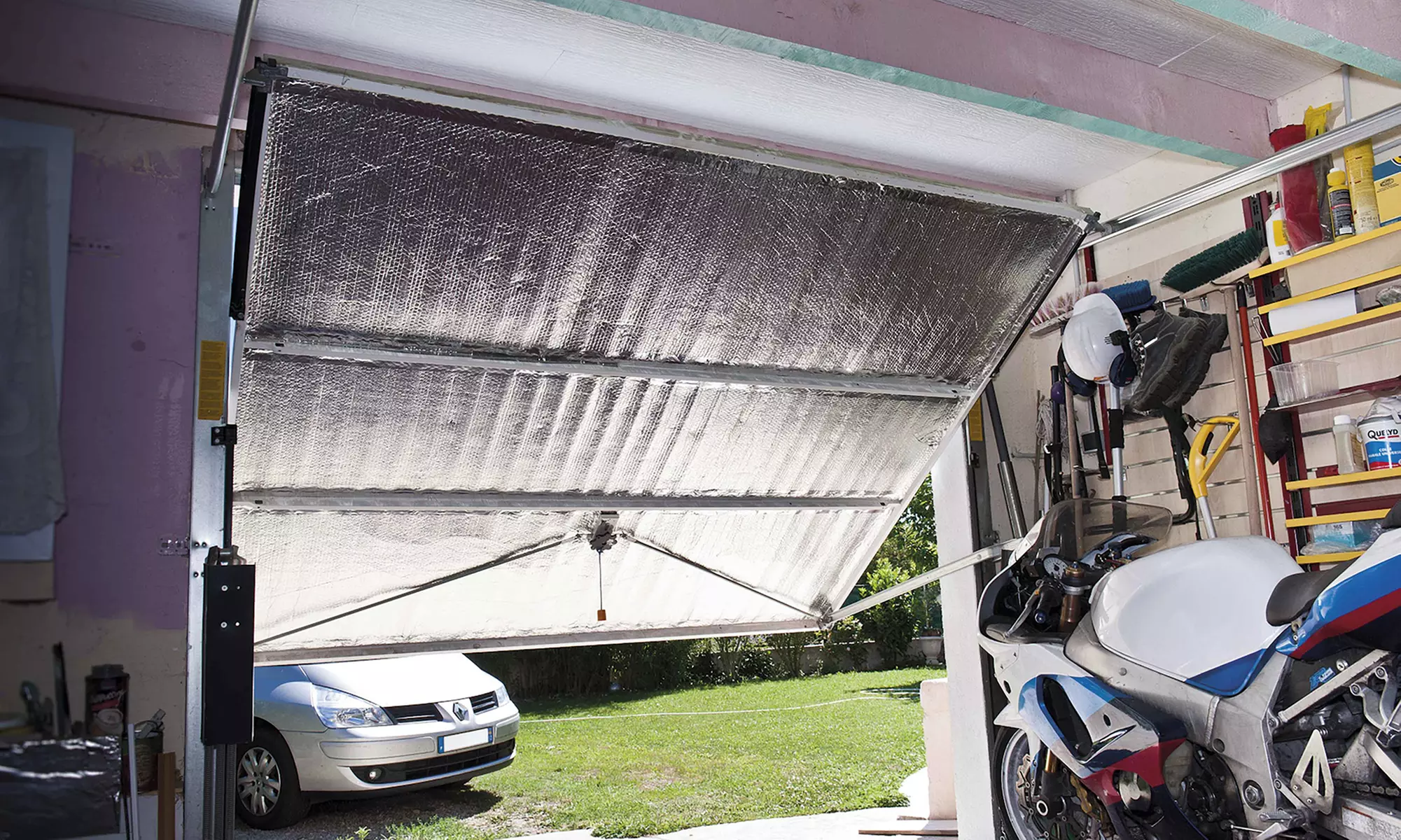 Isolation et bande adhésive - Primary Image