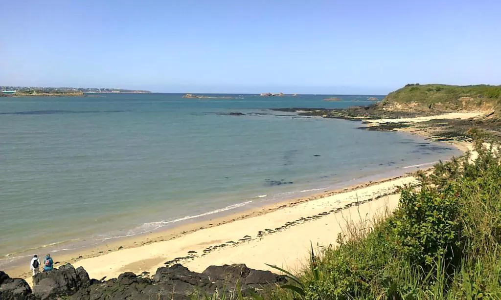 Côte d’Émeraude : yourte avec petit-déjeuner et option paniers-repas