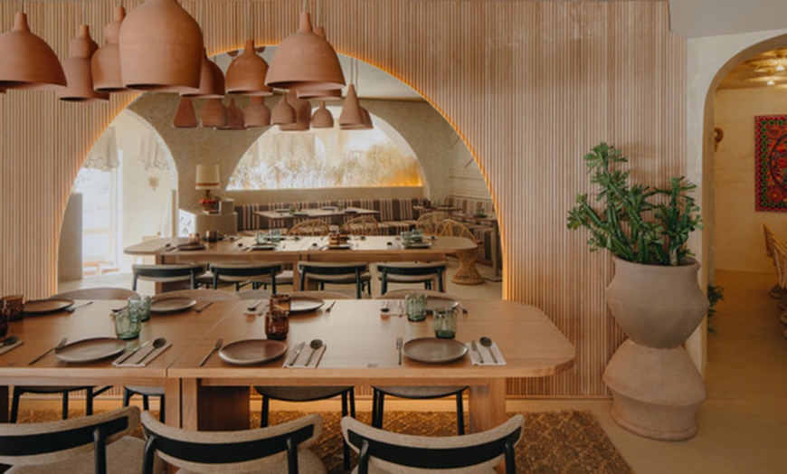 Image 1: Menús para 2 o 4 personas con entrante, principales, postres y bebidas