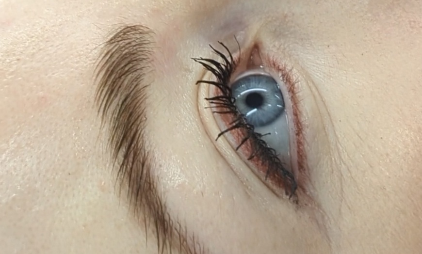 Image 3: Perfect Brows & Lashes at Beauté and Browź Clinic (Up to 49%Off)
