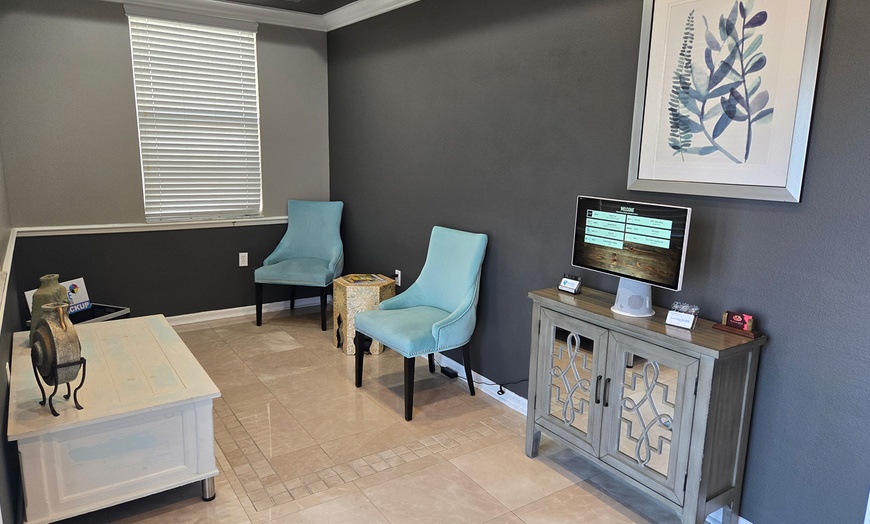 Image 3: 60 or 90 Minute Swedish or Deep Tissue Massage with Hot Towels and Oil