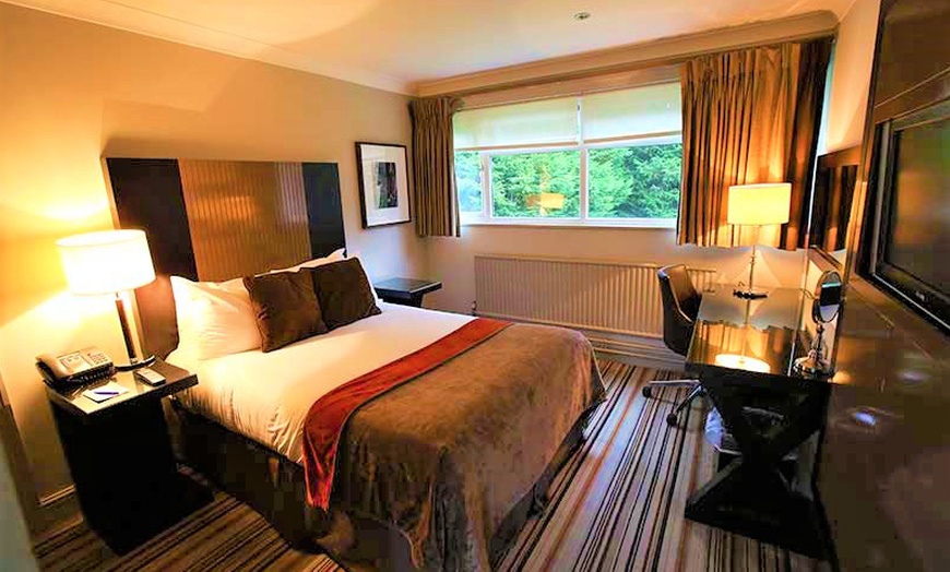 Image 4: Surrey: 1-Night 4* Stay with Murder Mystery Experience