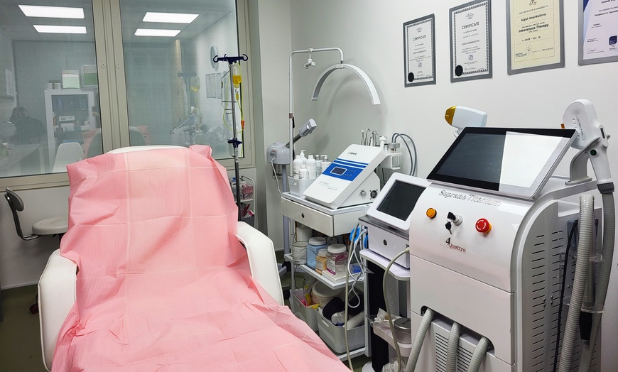 Image 1: Marylebone Premium Hydrafacial at Kumush Aesthetic