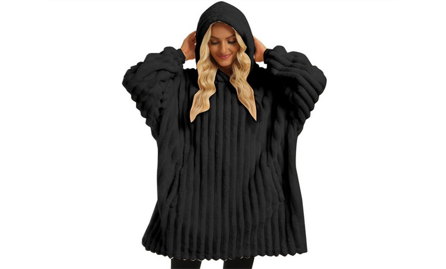 Image 3: Oversized Hoodie Blanket with Pockets 