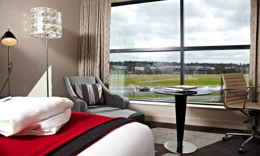 Image 7: Surrey: Trackside 4* Spa break with Breakfast, Dinner, Prosecco & Spa 