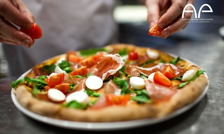 Pizze Classic e Special a scelta con antipasti, offerto da Ambasciatori Partenopei. Consegna gratuita a domicilio