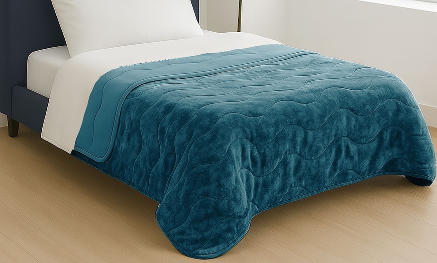 Image 32: Premium Winter Quilt: Soft, Hypoallergenic and Luxurious Comfort