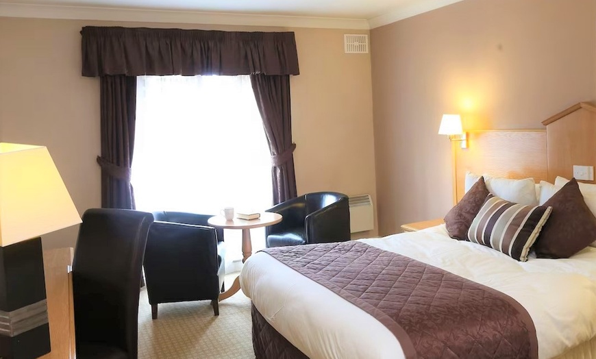 Image 7: Widnes: Standard Double Room for Two with Breakfast and Drink