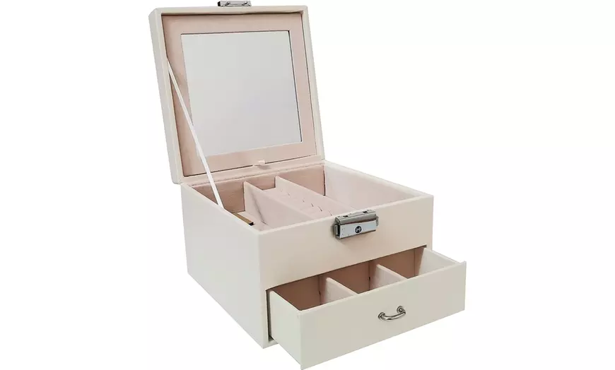 Image 4: Joyero con espejo interior, distintas secciones y llave, de SC Crystal