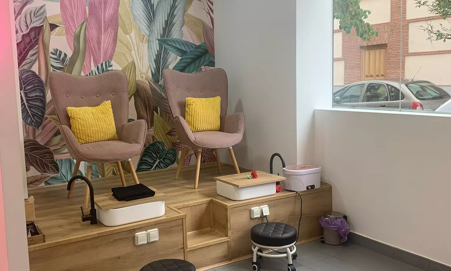 Sesión de tratamiento facial 8 en 1 en el centro estético Esencia