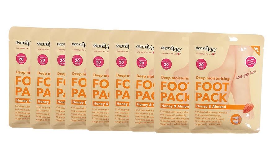 Image 12: Up to Nine Derma V10 Moisturising Foot Packs