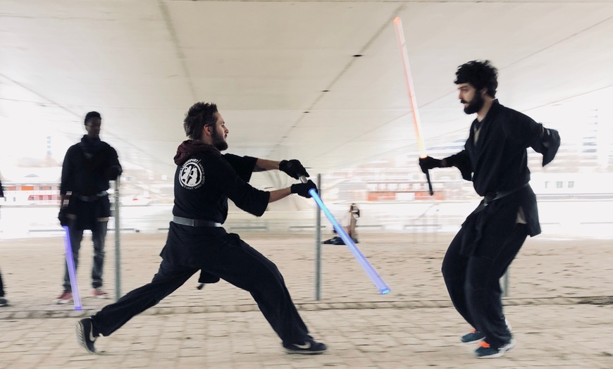 Image 2: Initiation au combat sportif au sabre laser