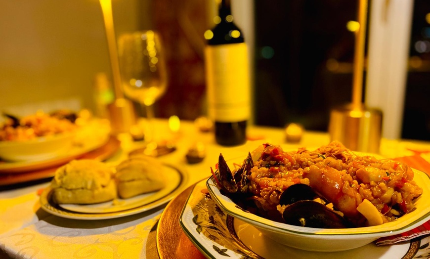 Image 5: ¡Saborea un menú de platos tradicionales con vistas a toda Granada!