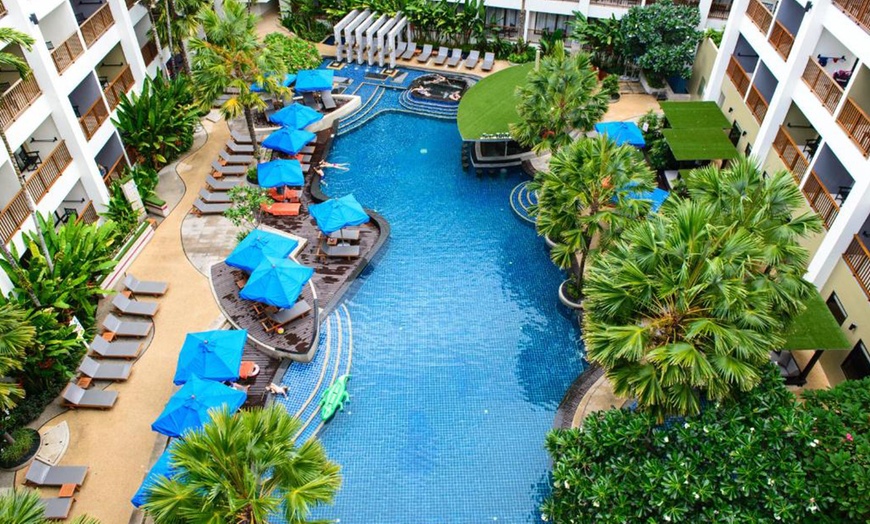 Image 2: Phuket: 5, 7-or 10-Night 4* Stay with Breakfast and more