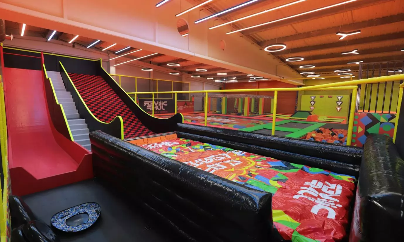Diversión y saltos con una entrada para acceder a parque de camas elásticas durante 1 hora en Diver Jump Trampoline Park - Primary Image