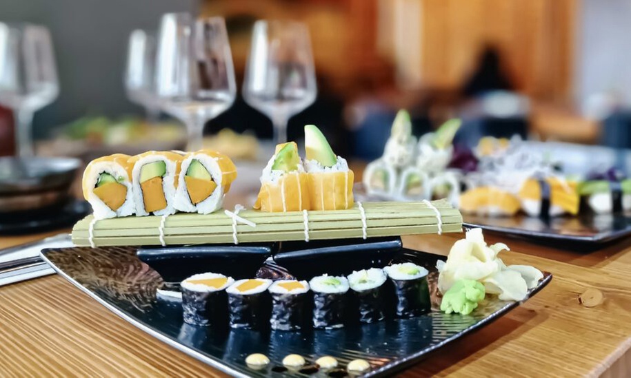 Umi Vegan XXL Sushi-Platte m. 3 od. 6 Vorspeisen bis 3 oder bis 6 Pers