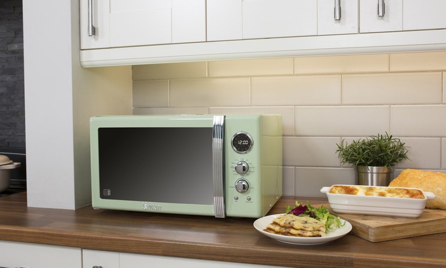 Image 9: Swan Retro Microwave and Grill