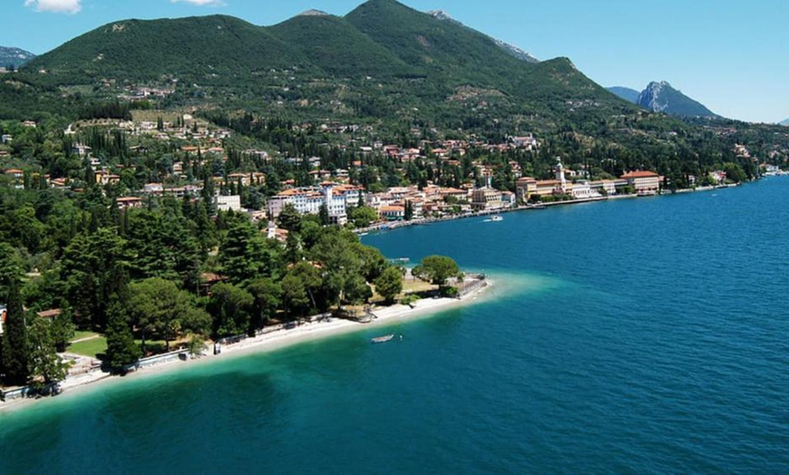 Image 1: Lago di Garda: camera Superior con colazione o mezza pensione e Spa