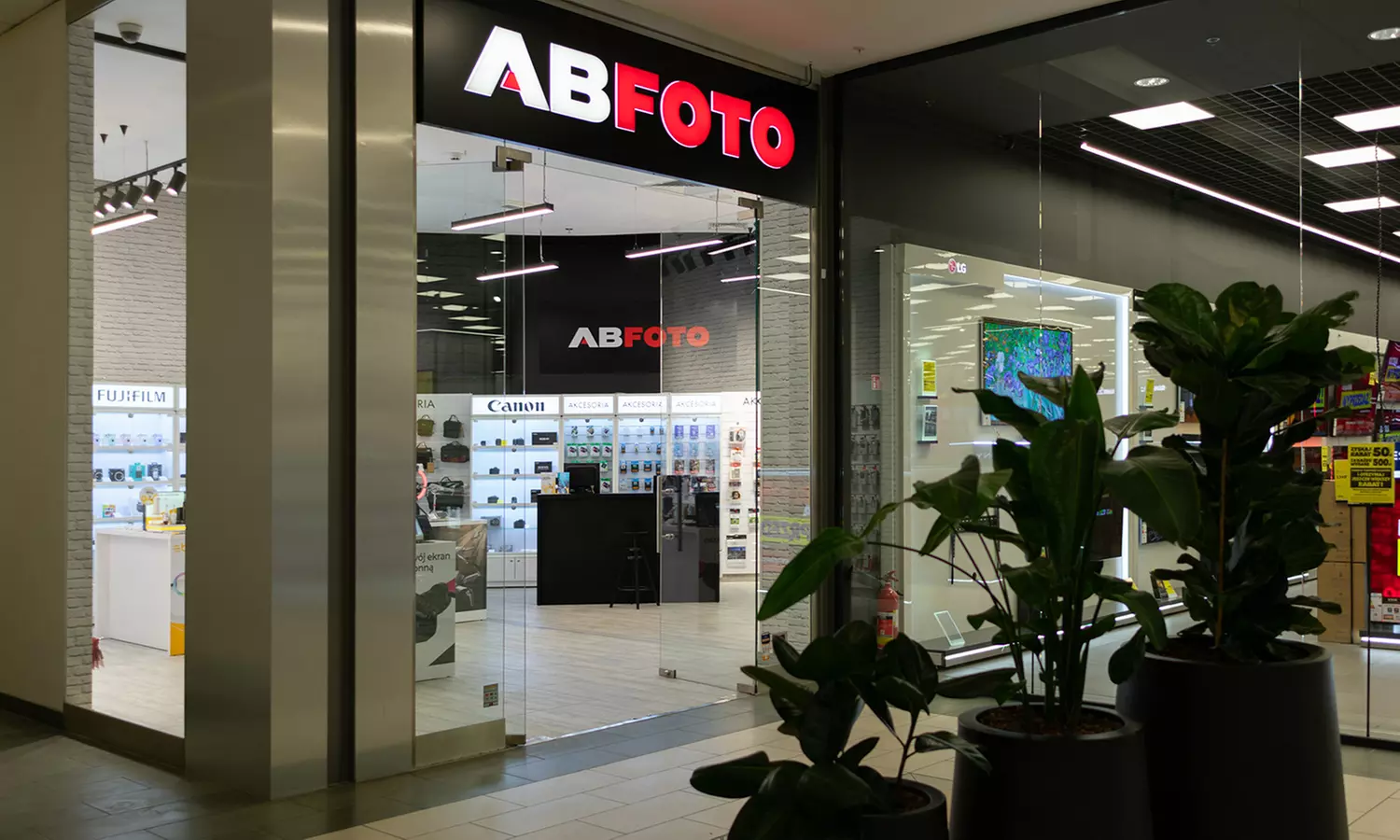 Zabezpiecz ekrany swoich urządzeń elektronicznych folią ochronną w kilkunastu salonach AB Foto