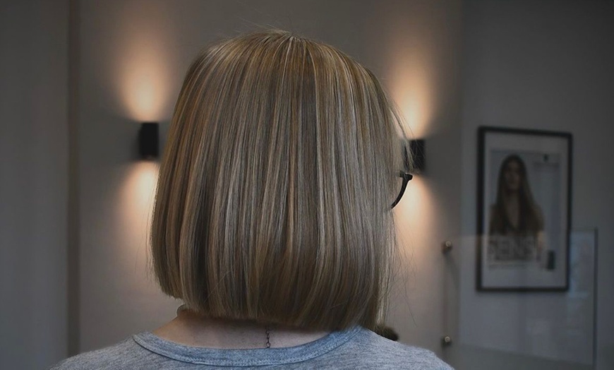 Image 3: Bis zu 55% Rabatt auf den Haarschnitt bei Vogue Hairstudio