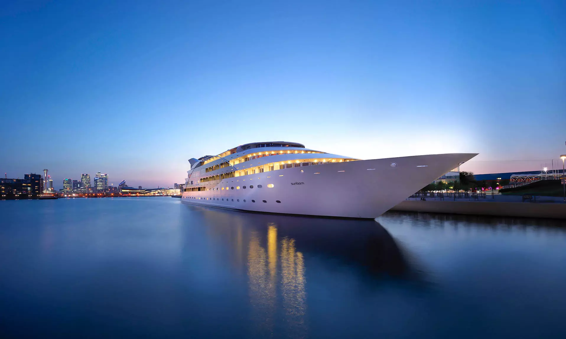 Gift an Escape to London’s 4*Sunborn Yacht Hotel with Breakfast&Dinner