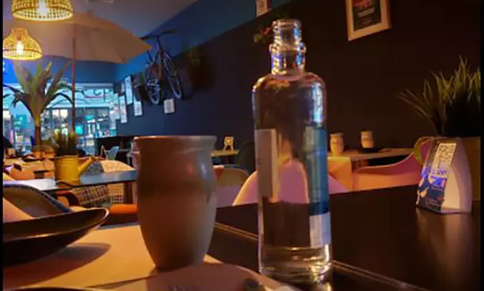 Sabores exóticos con bebida y cóctel tropical en plena Zaragoza