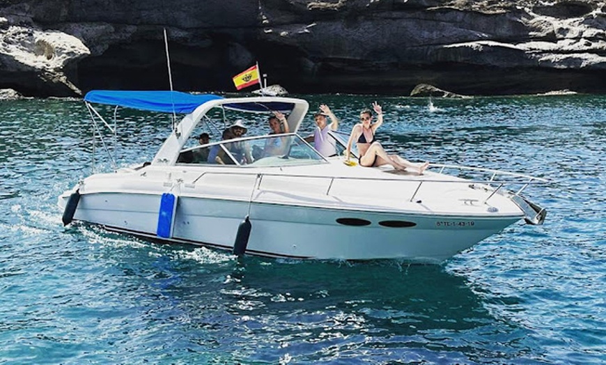 Image 2: Vive el mar de forma diferente con un paseo privado en barco para 11