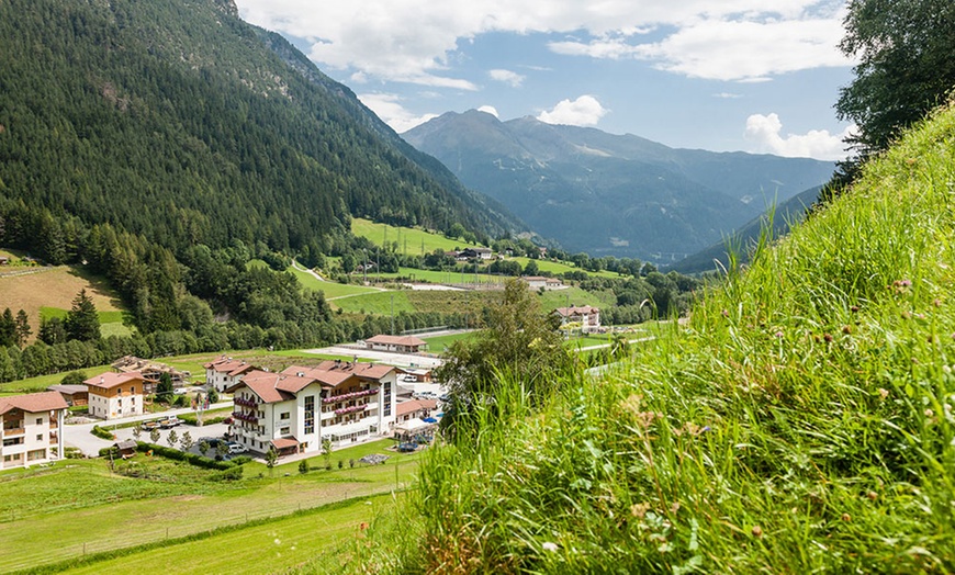 Image 4: Colle Isarco: camera doppia con colazione o mezza pensione e Spa