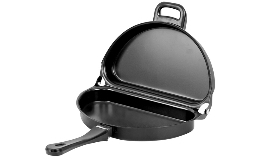 Image 2: Folding Frittata Omelette Pan